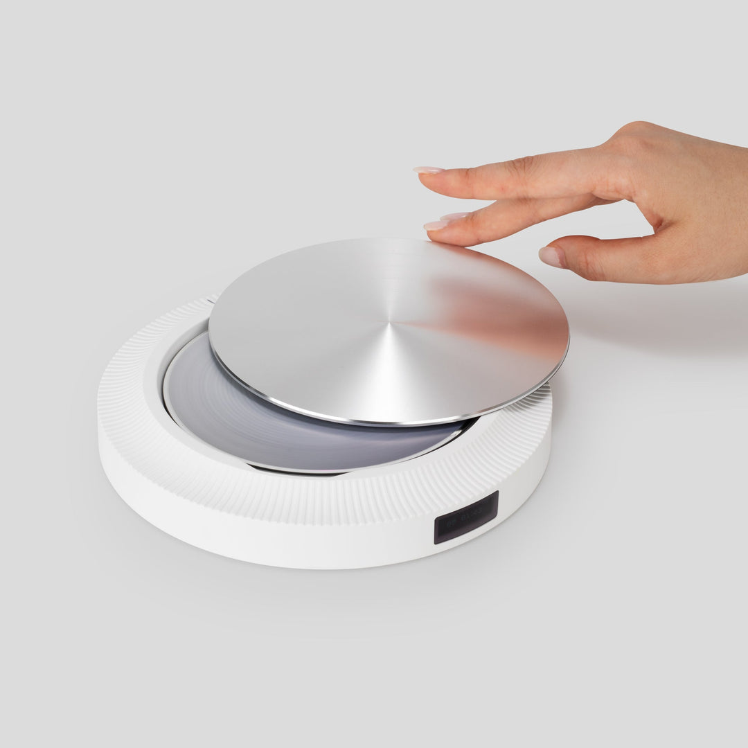 Sliding top cover of the Trettitre Bluetooth CD player, designed for effortless CD insertion and a refined listening experience.